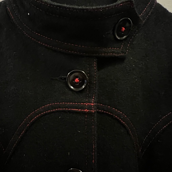 Black Trench Coat with Classic Tailored Style and Full-Length Sleeves - Picture 3 of 5